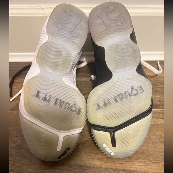 Nike LeBron 16 'Equality - Black
"Black/White 2019 - Picture 3 of 4